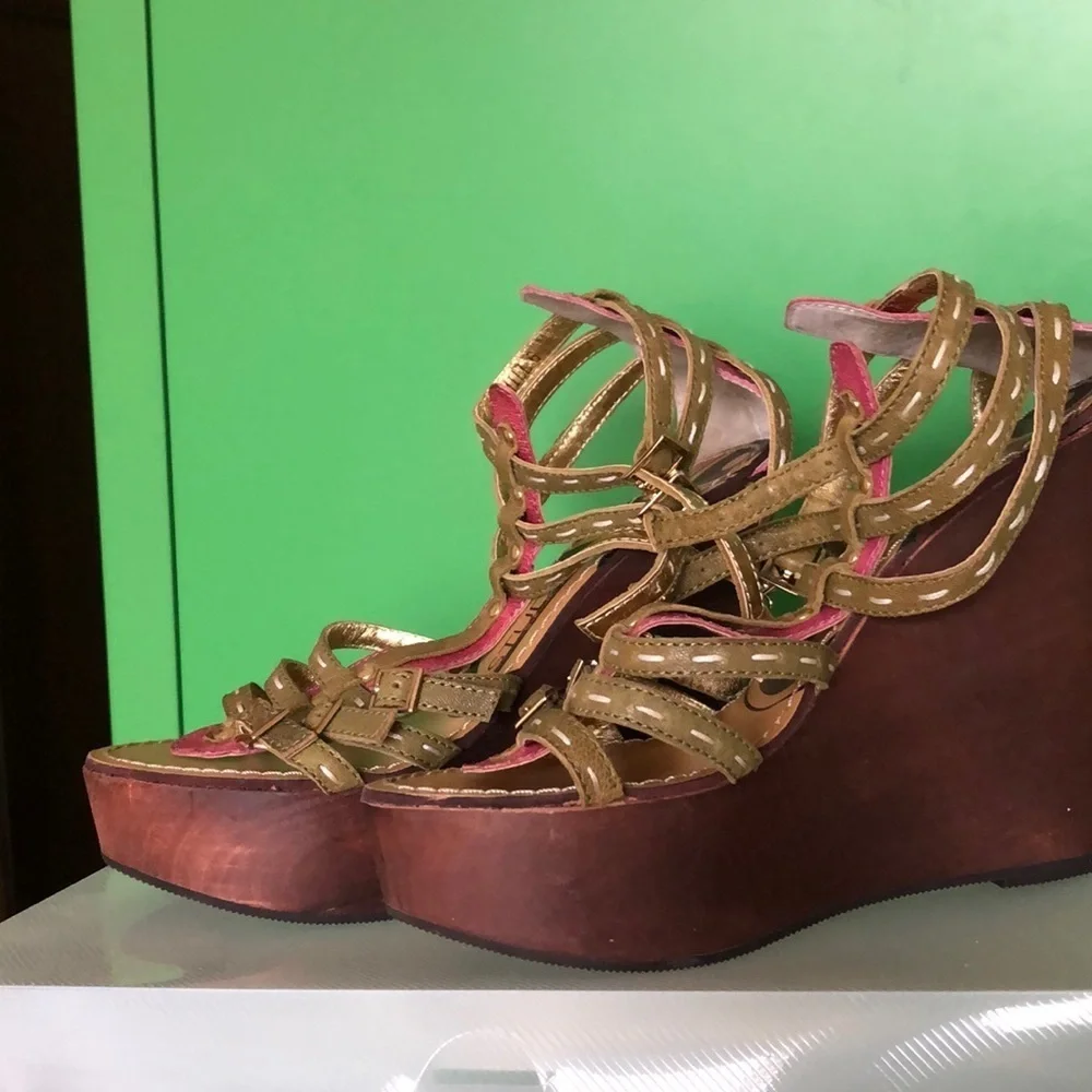 STUDIO by Gabriela Rocha-Olive green & pink wooden wedge